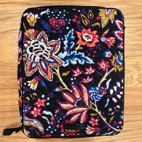 Vera Bradley tablet tamer in Foxwood print. - Picture 1 of 3